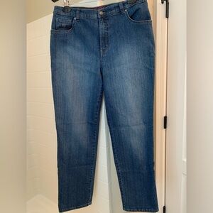 Gloria Vanderbilt woman’s Amanda indigo denim tint finish jeans